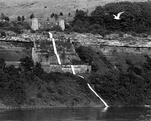 米歇尔·斯图亚特，尼亚加拉河道搬迁/艺术公园（Niagara River Gorge Path Relocated / Art Park）, 缅因州刘易斯顿，1975 