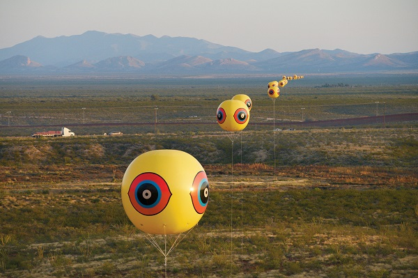 “驱除围墙”(Repellent Fence/Valla Repelente) 2015。摄影：Michael Lundgren，版权：Bockley Gallery。